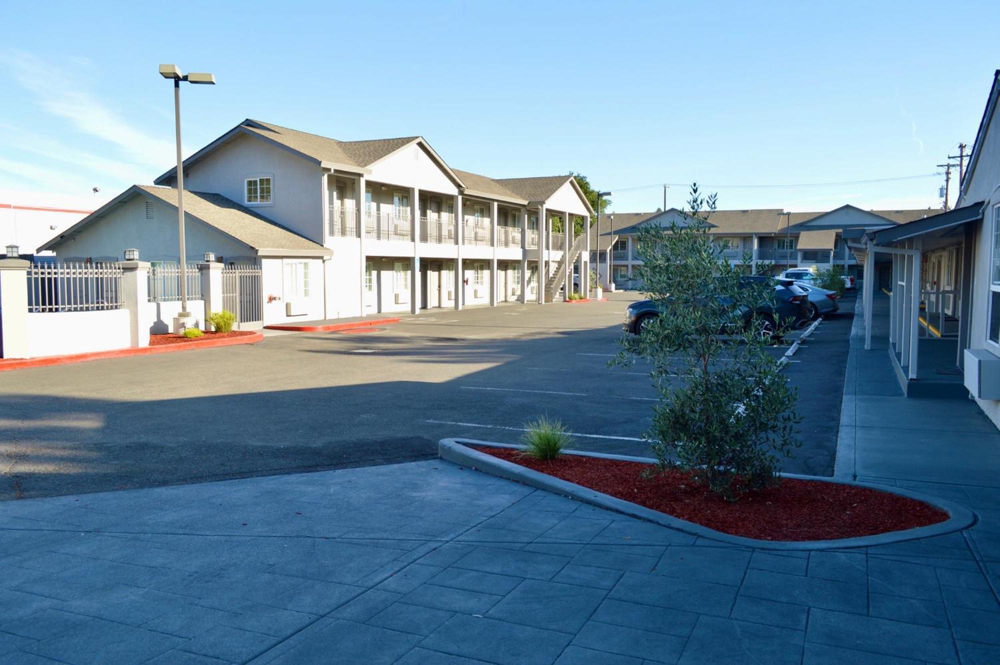 Fairview Inn & Suites Healdsburg Exterior photo